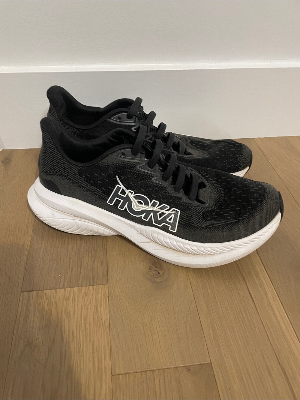 HOKA Mach 6 sneakers size 8B